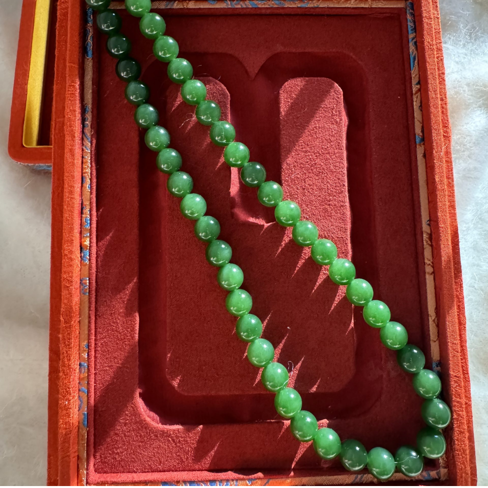 10mm Rich Green Nephrite Bead Necklace - Image 2