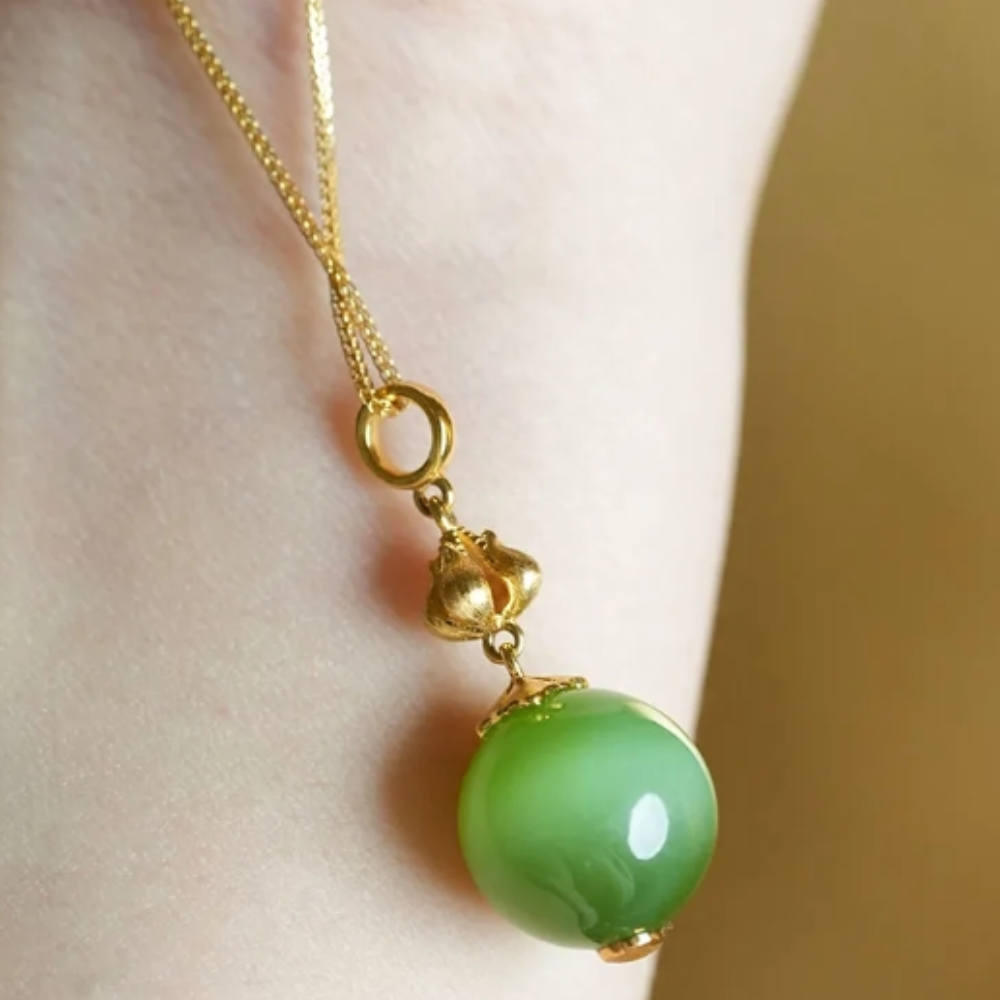 Green Cat’s Eye Nephrite Jade Collarbone Pendant - Image 4