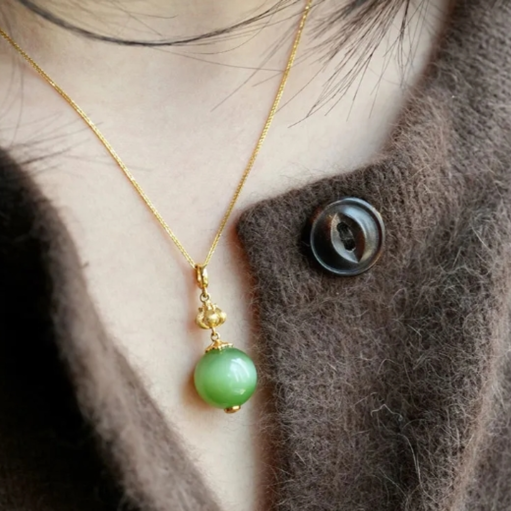 Green Cat’s Eye Nephrite Jade Collarbone Pendant - Image 5